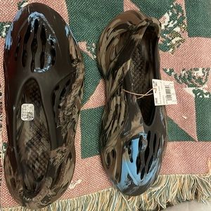 YEEZY FOAM RUNNER 'MX CINDER' brand new never worn men’s size 10